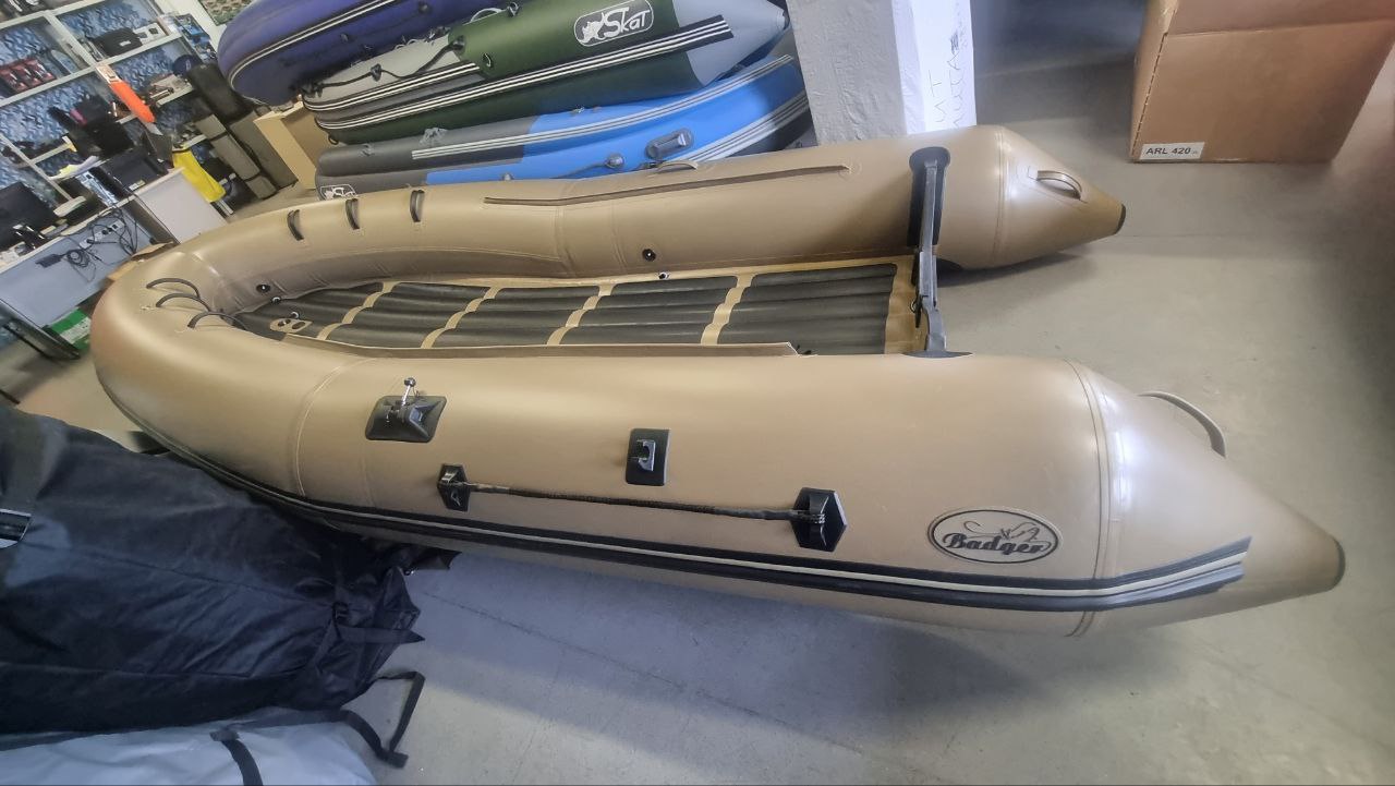 Лодка Badger Air Line 420